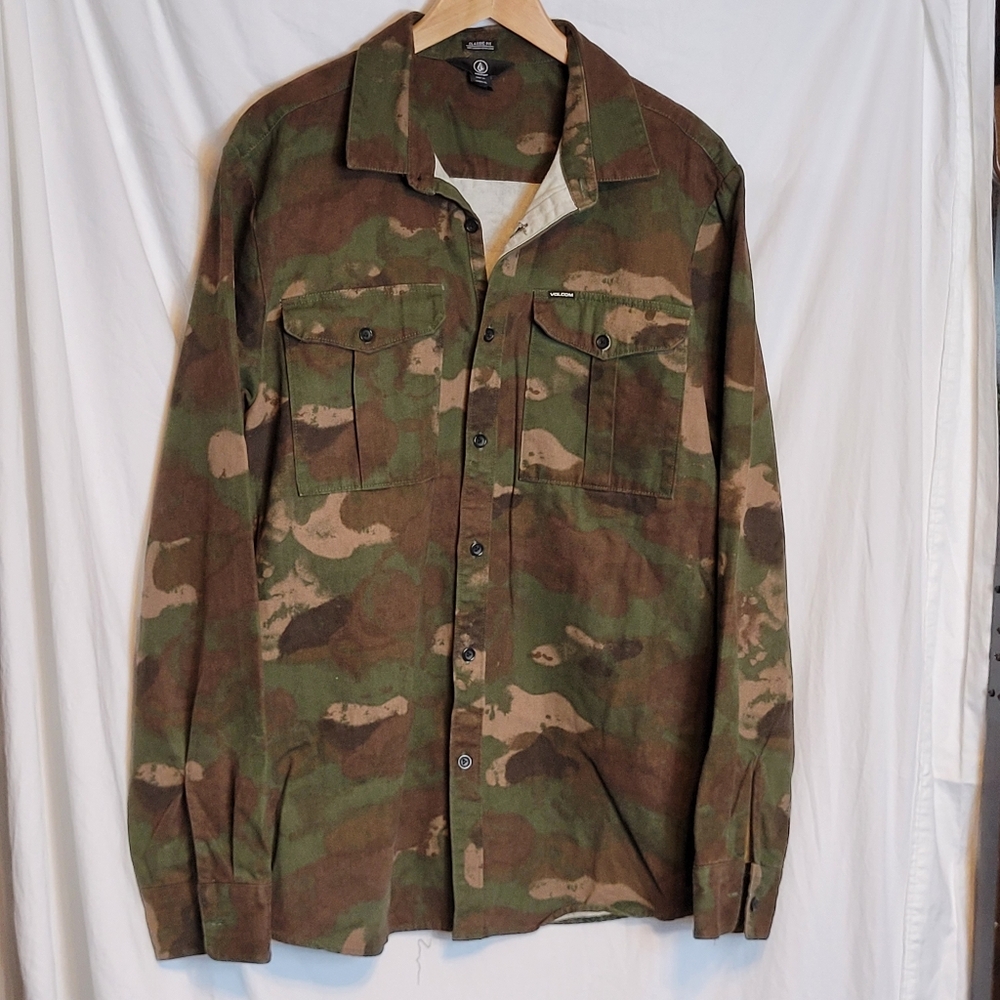 Volcom Stone Classic Fit Button Up  Camouflage Shirt XL